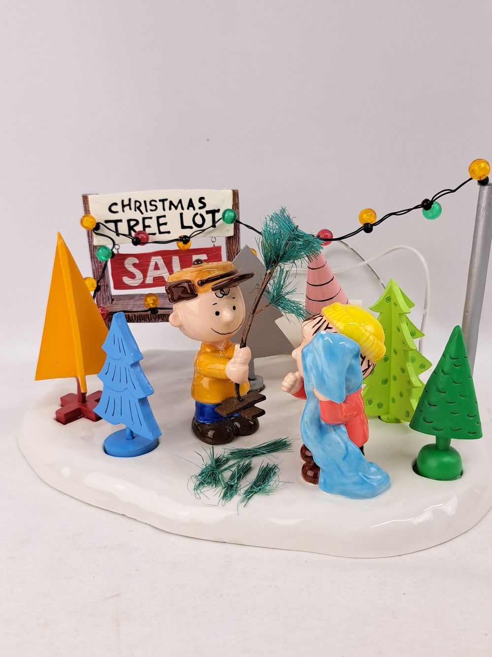 Department 56 Peanuts Tree Lot Christmas Village Charlie Brown Linus Lighted